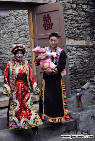 A young couple is pictured in Aba Tibetan and Qiang autonomous prefecture, Southwest China\s Sichuan province on May 10, 2010.